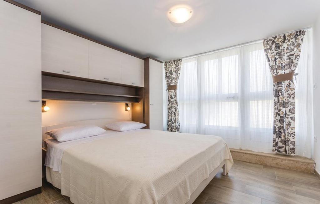 Apartment Nena- Apartman Sa Posebnim Ulazom U Prizemlju, Terasom I Zelenom Okucnicom Rakotule エクステリア 写真