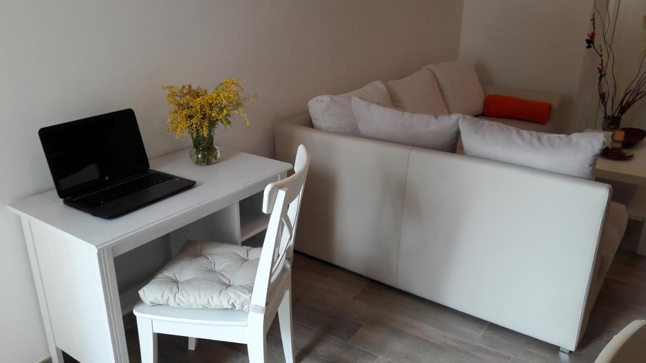 Apartment Nena- Apartman Sa Posebnim Ulazom U Prizemlju, Terasom I Zelenom Okucnicom Rakotule エクステリア 写真
