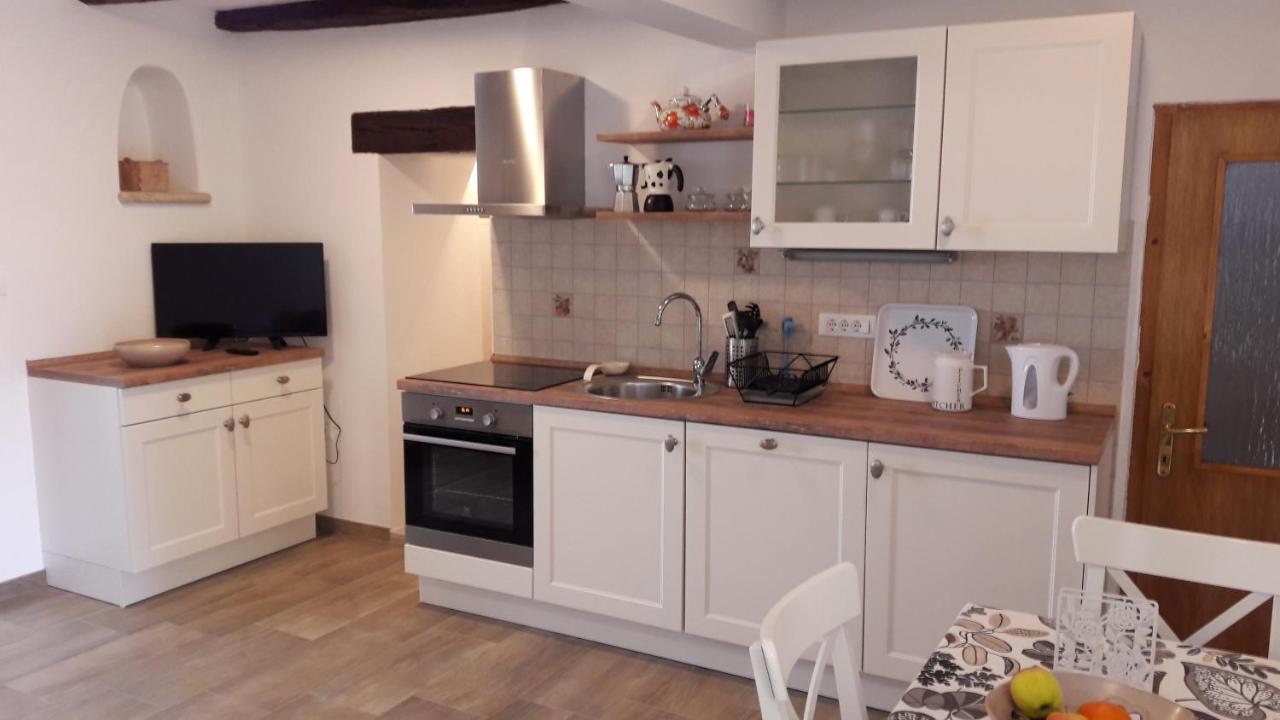 Apartment Nena- Apartman Sa Posebnim Ulazom U Prizemlju, Terasom I Zelenom Okucnicom Rakotule エクステリア 写真
