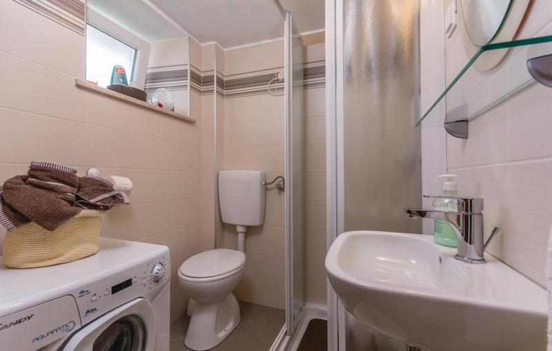 Apartment Nena- Apartman Sa Posebnim Ulazom U Prizemlju, Terasom I Zelenom Okucnicom Rakotule エクステリア 写真